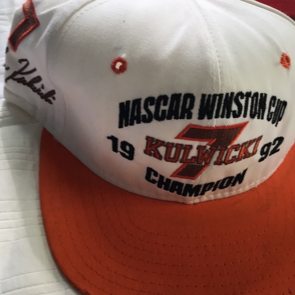 Signed Racing hats. - Picture 4 of 12